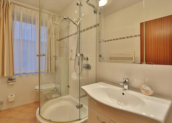 Haus Kastanienallee 3 Haus Kastanienallee 3 6 Apartment *